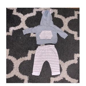 Tan/ grey striped fit w. Bear ears on hood